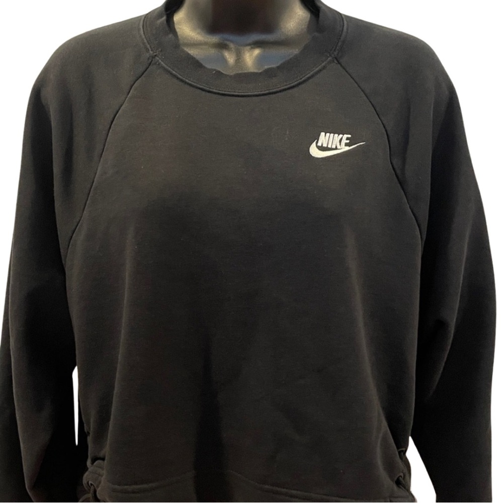 Black Nike crewneck sweatshirt with embroidered logo - size M